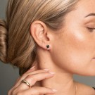 Pan Jewelry - Kløver øredobber i sølv med sort sten thumbnail