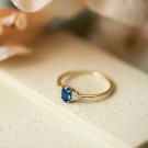 Pan Jewelry - Ring i sølv med blå zirkonia thumbnail