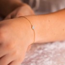 Pan Jewelry - Kløver armbånd i forgylt sølv med lys blå stein thumbnail