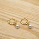 Pan Jewelry - Øreringer i forgylt sølv med perle thumbnail