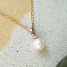 Pan Jewelry - Smykke i gull med ferskvannsperle og dia. 0,005ct thumbnail