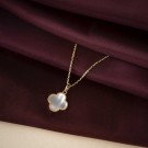 Pan Jewelry - Kløver Smykke i forgylt sølv med perlemor thumbnail