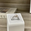 Strømmen Trend - Ring i hvitt gull med ferskvannsperle og dia 0,15ct thumbnail