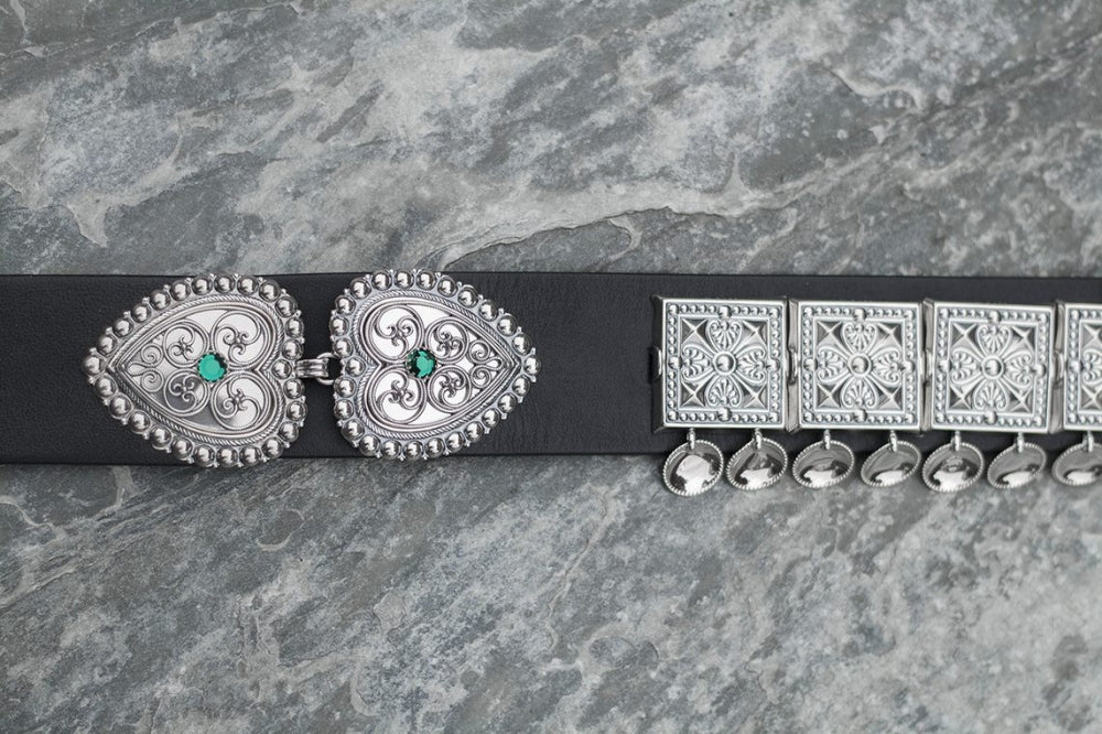 Fjordsylv Beltespenne til skinnlist med grønn stein, oksidert