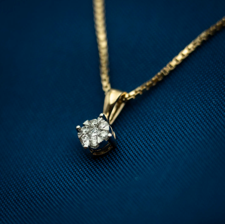 Smykke i gull med diamanter 0,12ct WP