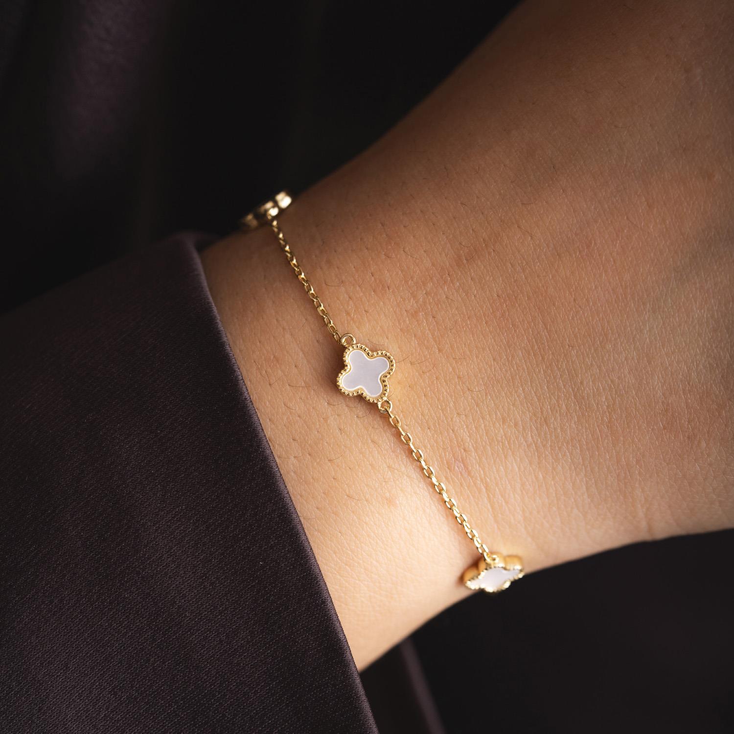 Armbånd i forgylt sølv, Hvit kløver