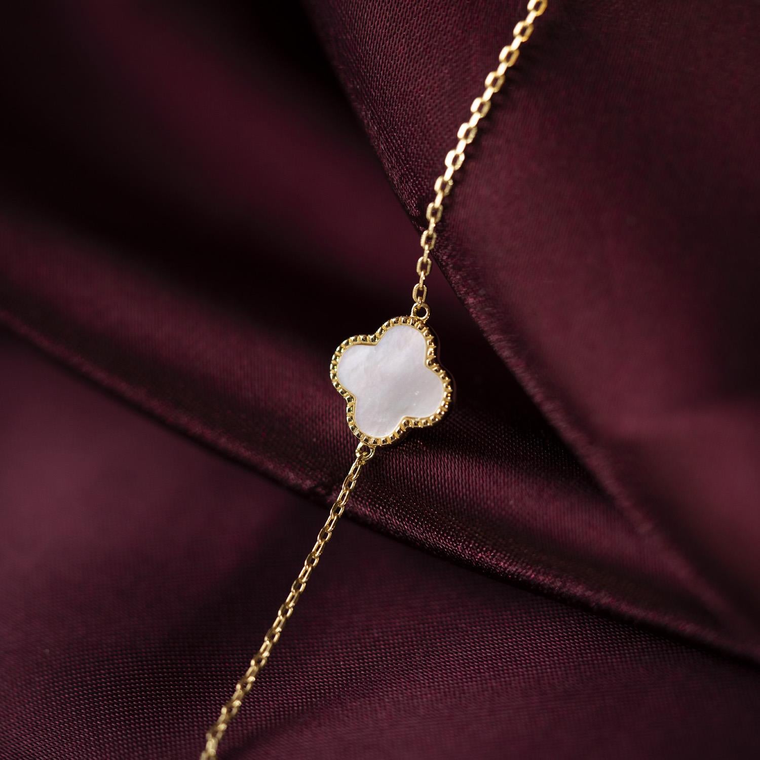 Armbånd i forgylt sølv, Hvit kløver