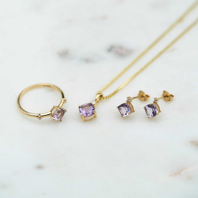 Øredobber i gull med ametyst