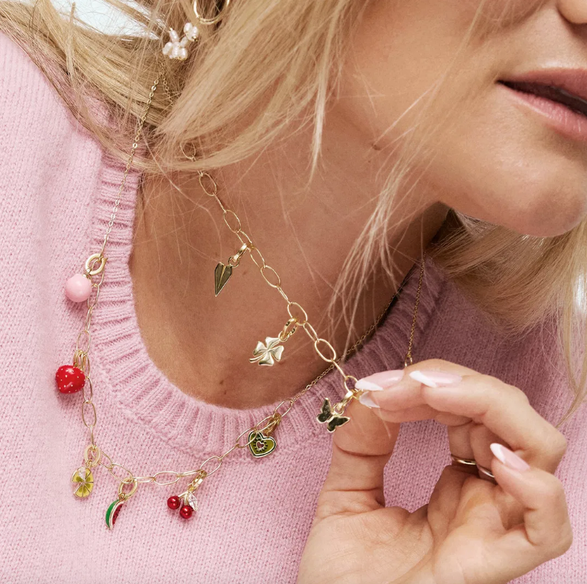 BERRY CUTE CHARM I FORGYLT SØLV