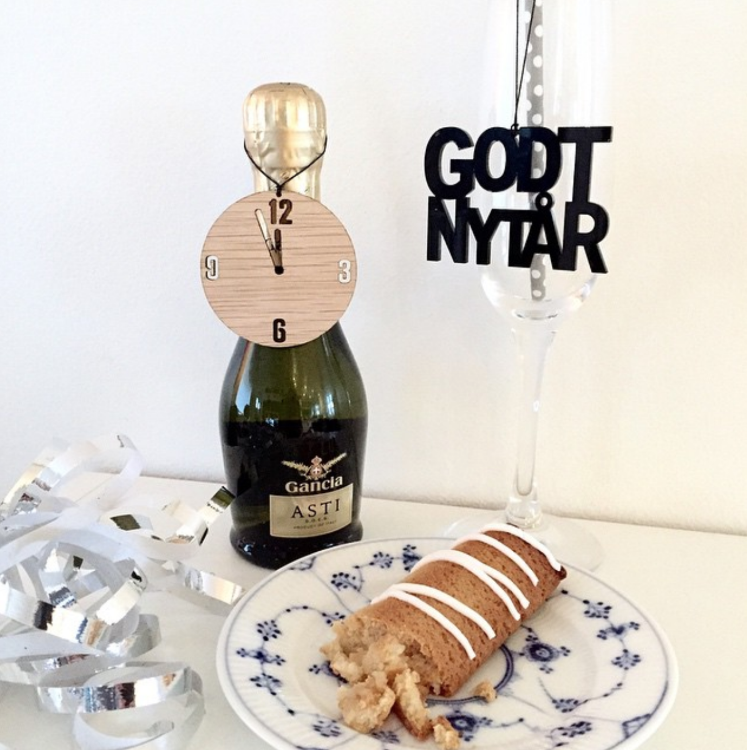 Oppheng Godt Nyttår svart, 2 stk