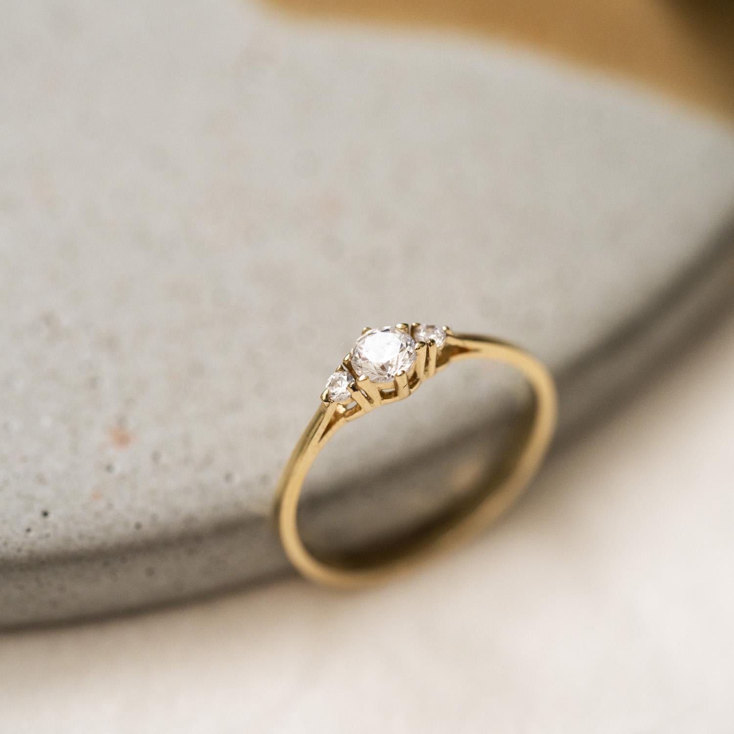 Ring i gull med zirkonia