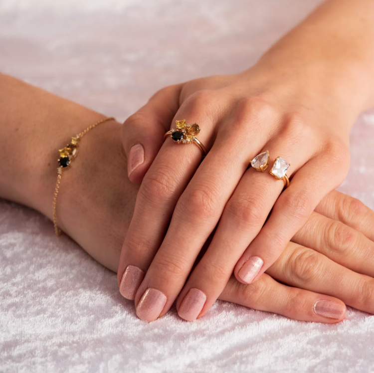 GLAM RING MED GYLNE ZIRKONIA