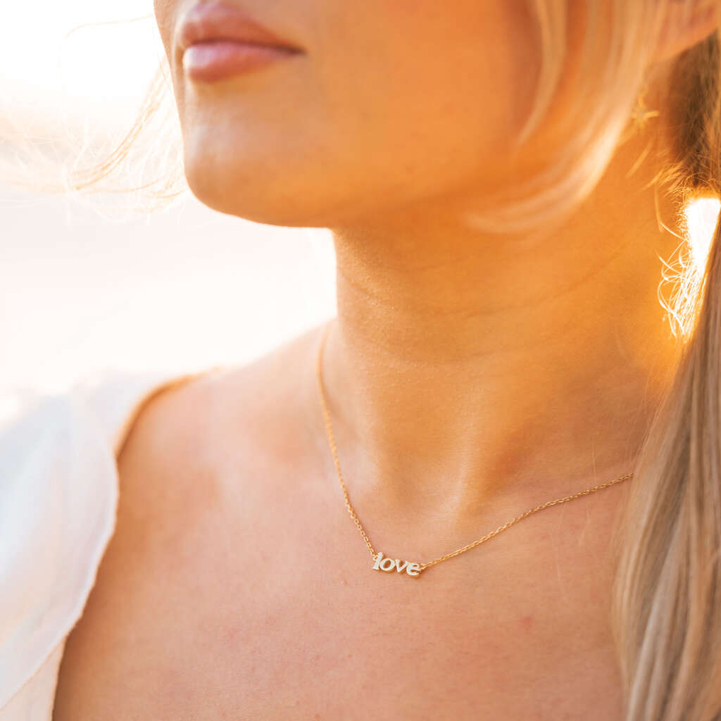 LOVE SMYKKE I SØLV MED ROSENKVARTS