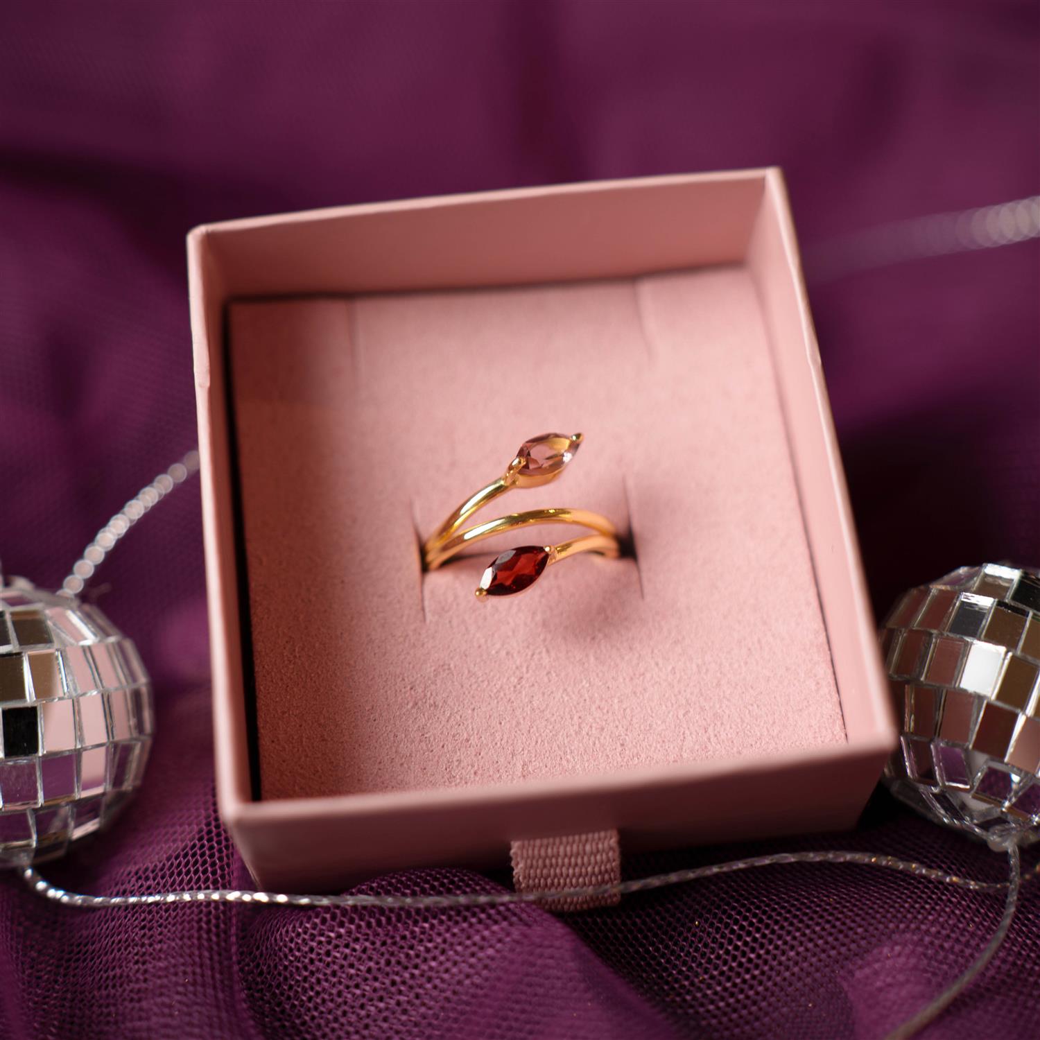 Mirage ring i forgylt sølv med rosa stener