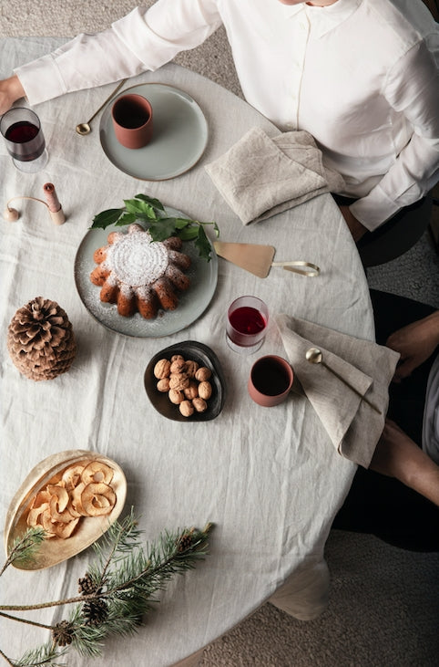 Fein Kakespade, Brass