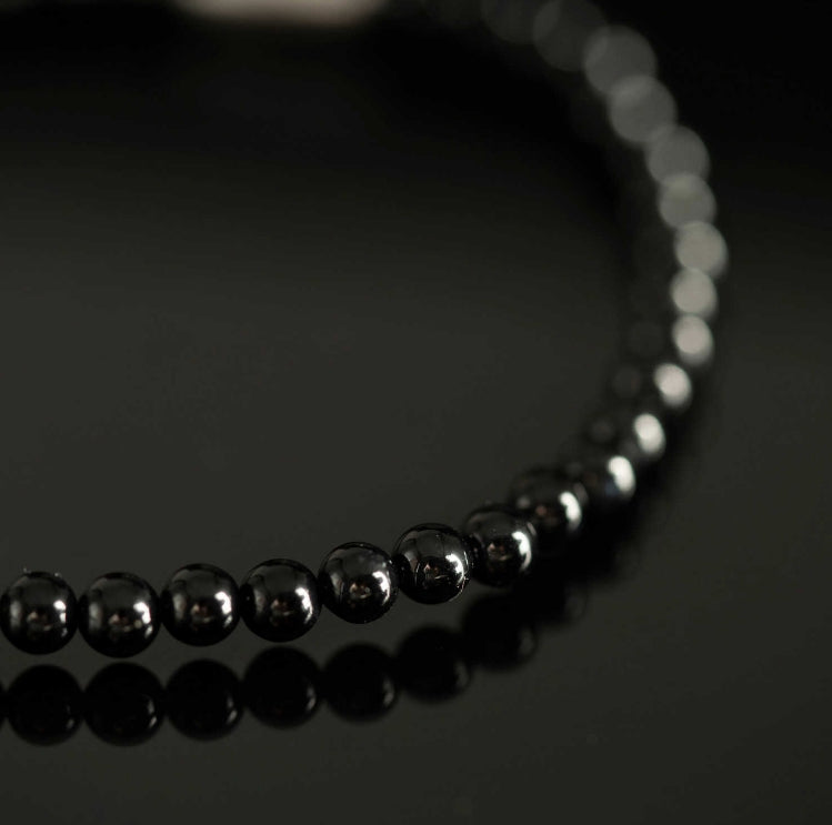 Armbånd i stål med sort hematitt