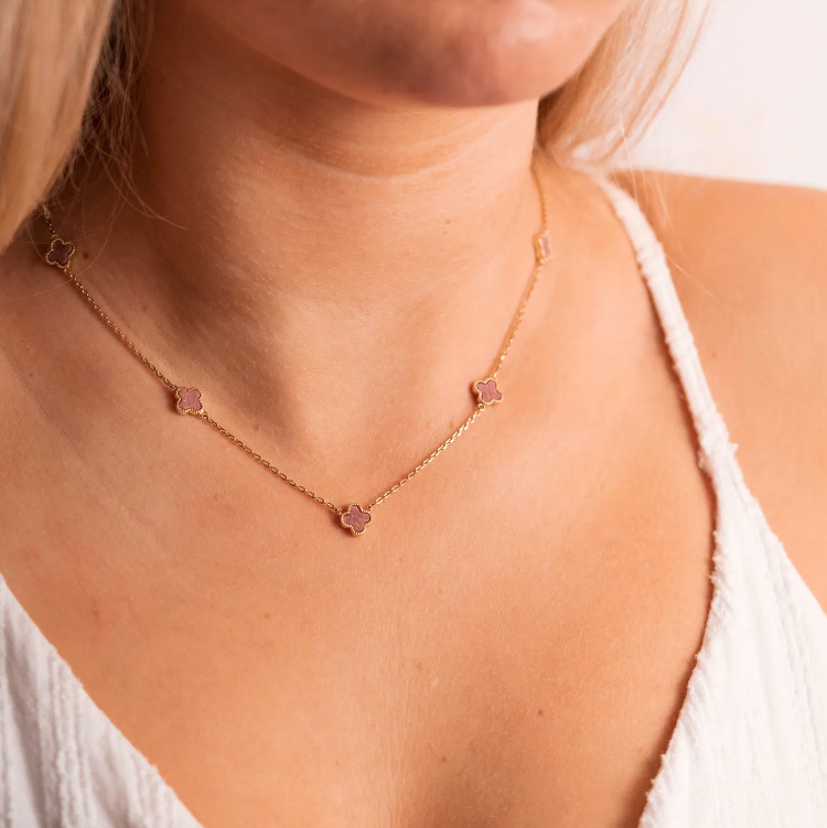 Halskjede i forgylt sølv, Rosa kløver