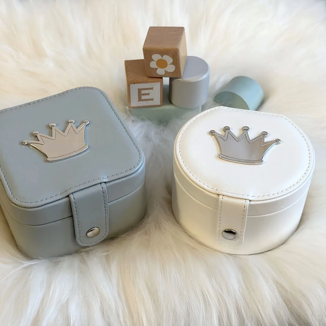 Smykkeskrin i kunstig skinn, hvit