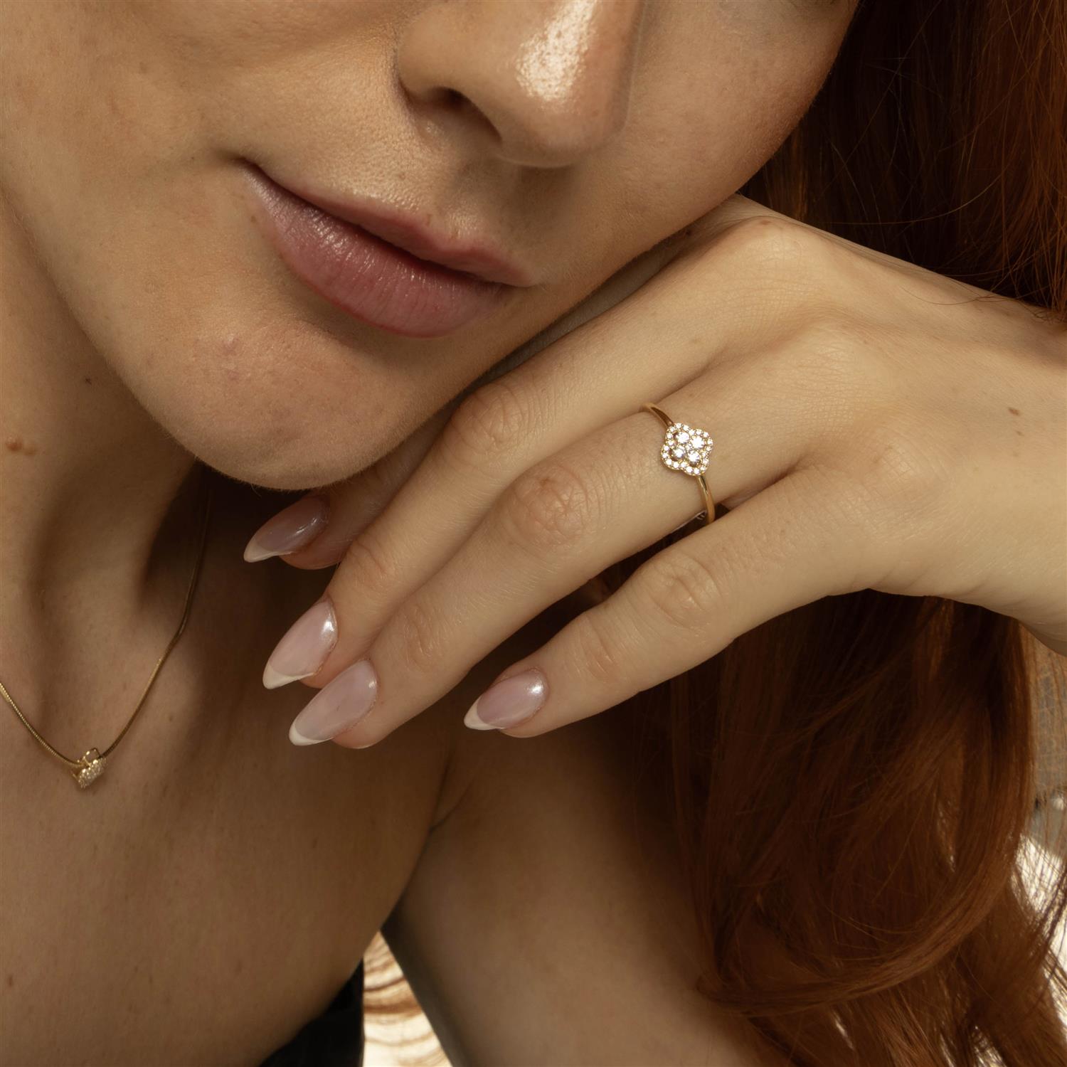 Ring i gull med zirkonia, Kløver