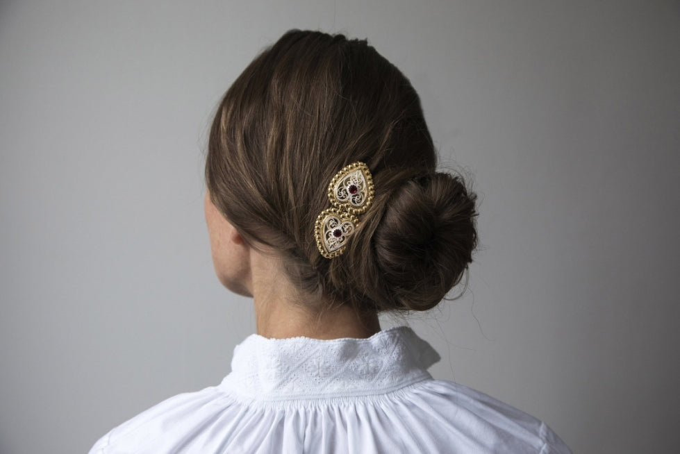 Hårspenne, oksidert med kruser