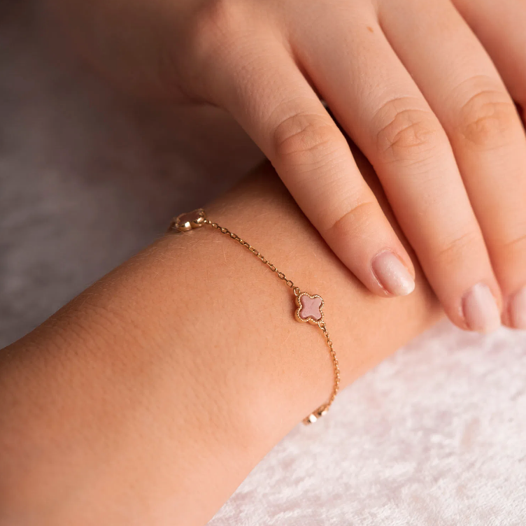 Armbånd i forgylt sølv, Rosa kløver