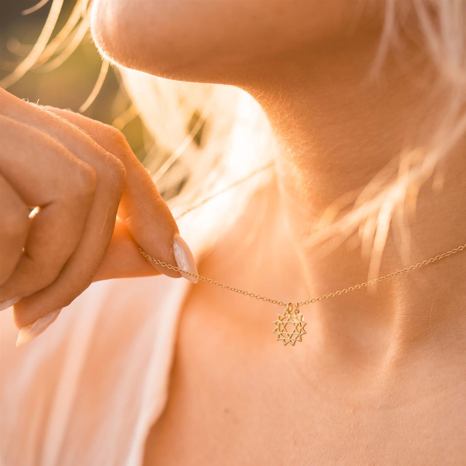 HJERTECHAKRA SMYKKE I SØLV, ROSENKVARTS