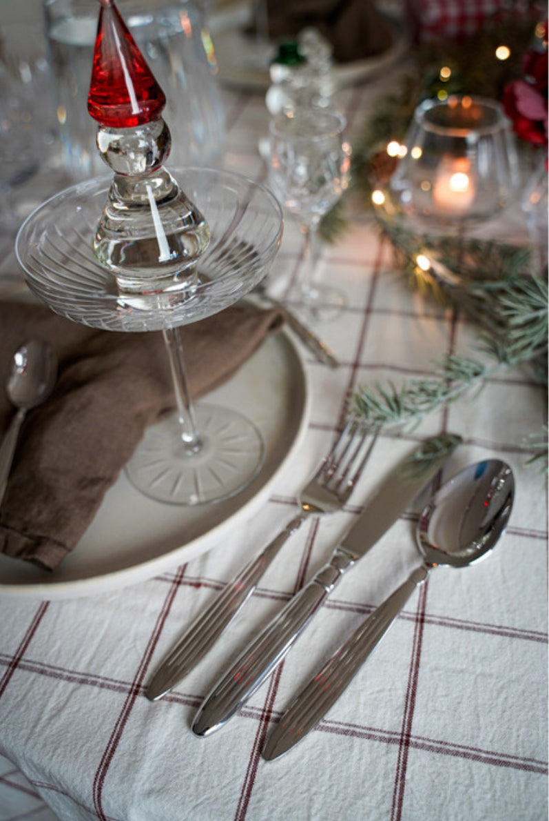 Husnisse med rød lue, 13,6 cm