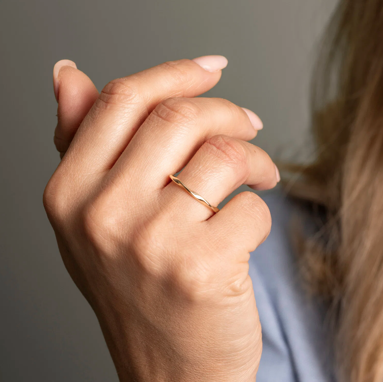 Ring i forgylt sølv, Bølge