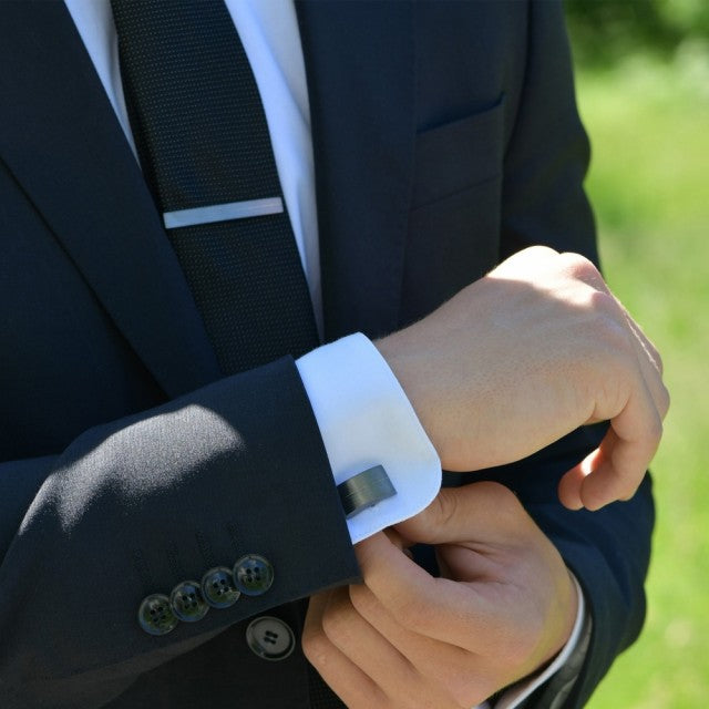 Sett med slipsnål og mansjettknapper, sotet stål