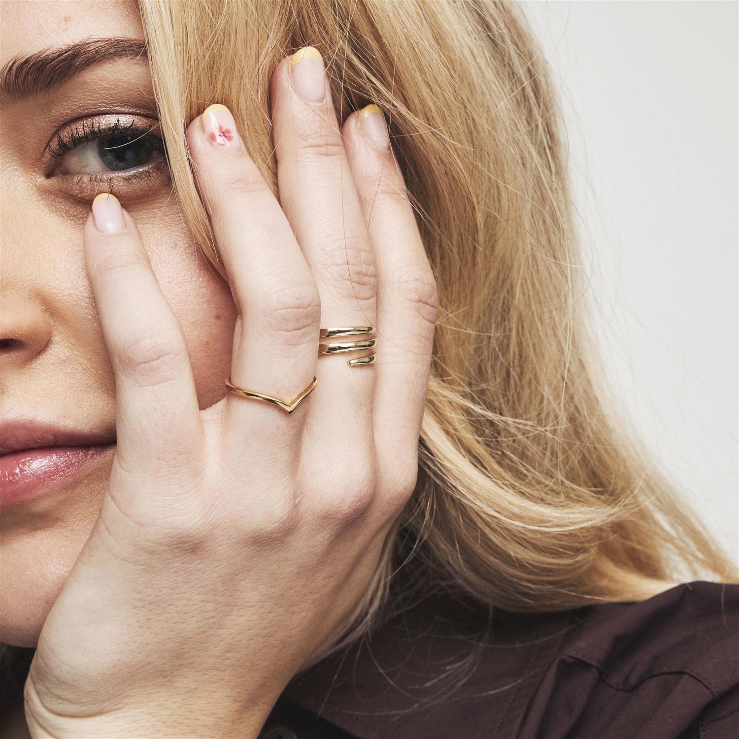 Spiral Elegance Ring i  forgylt sølv med zirkonia