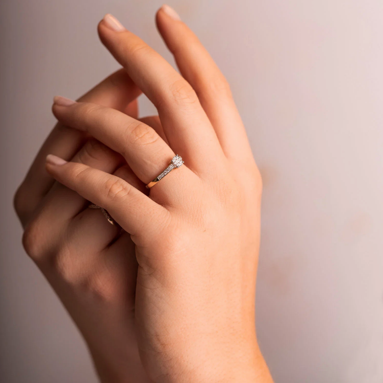 Ring i gull m/ dia 0,20 ct WP