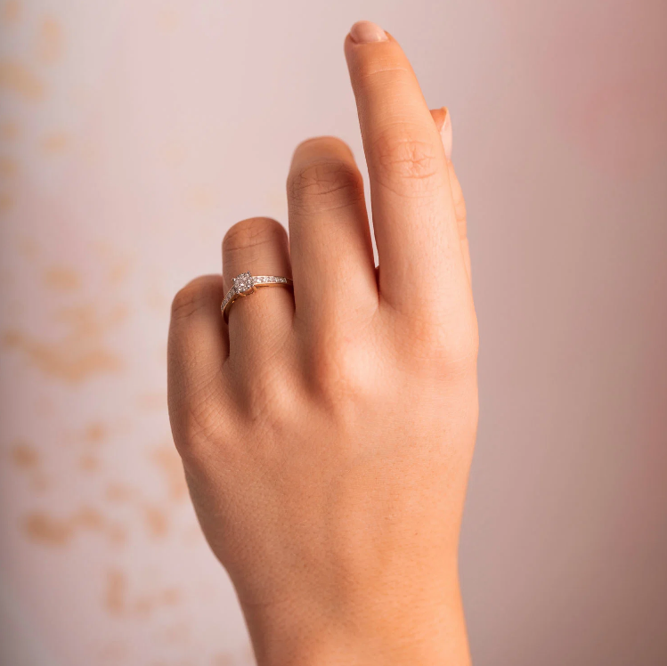 Ring i gull m/ dia 0,20 ct WP