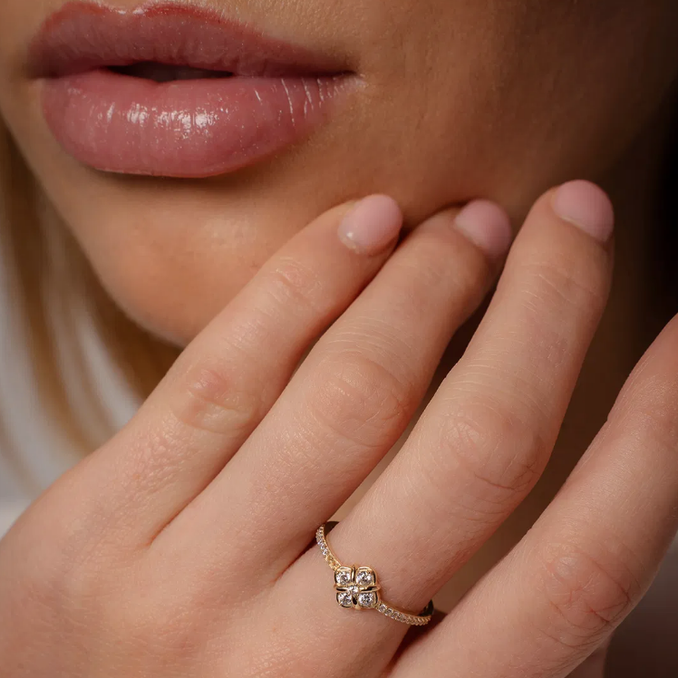 Ring i gull med zirkonia