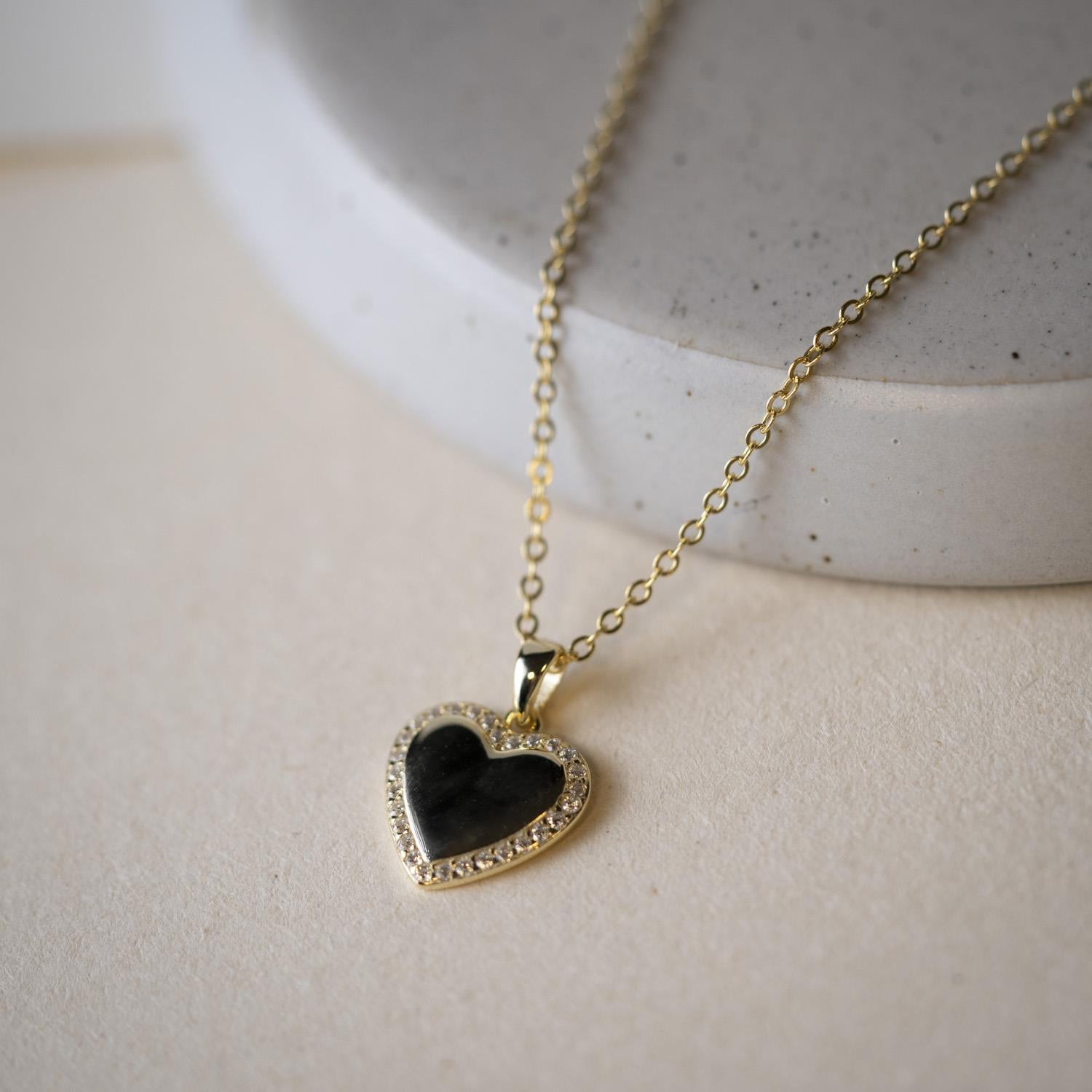 Smykke i sølv med zirkonia hjerte, 18 mm