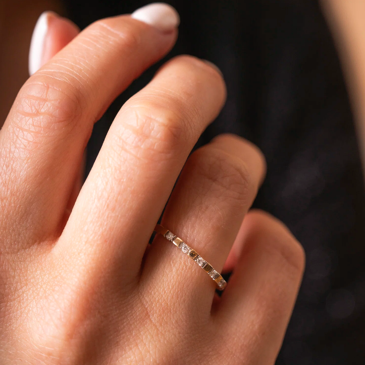 Ring i gull m/ dia 0,10 ct WP