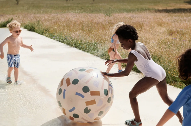 LIEWOOD - LUIS OPPBLÅSBAR VANNSPREDER, ALL TOGETHER