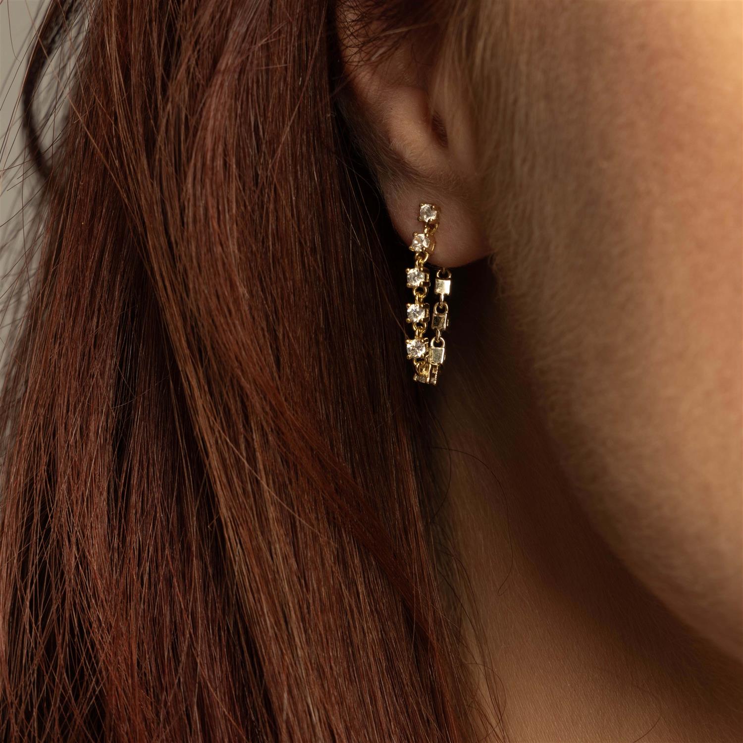 Zela øredobber i sølv med hvit zirkonia