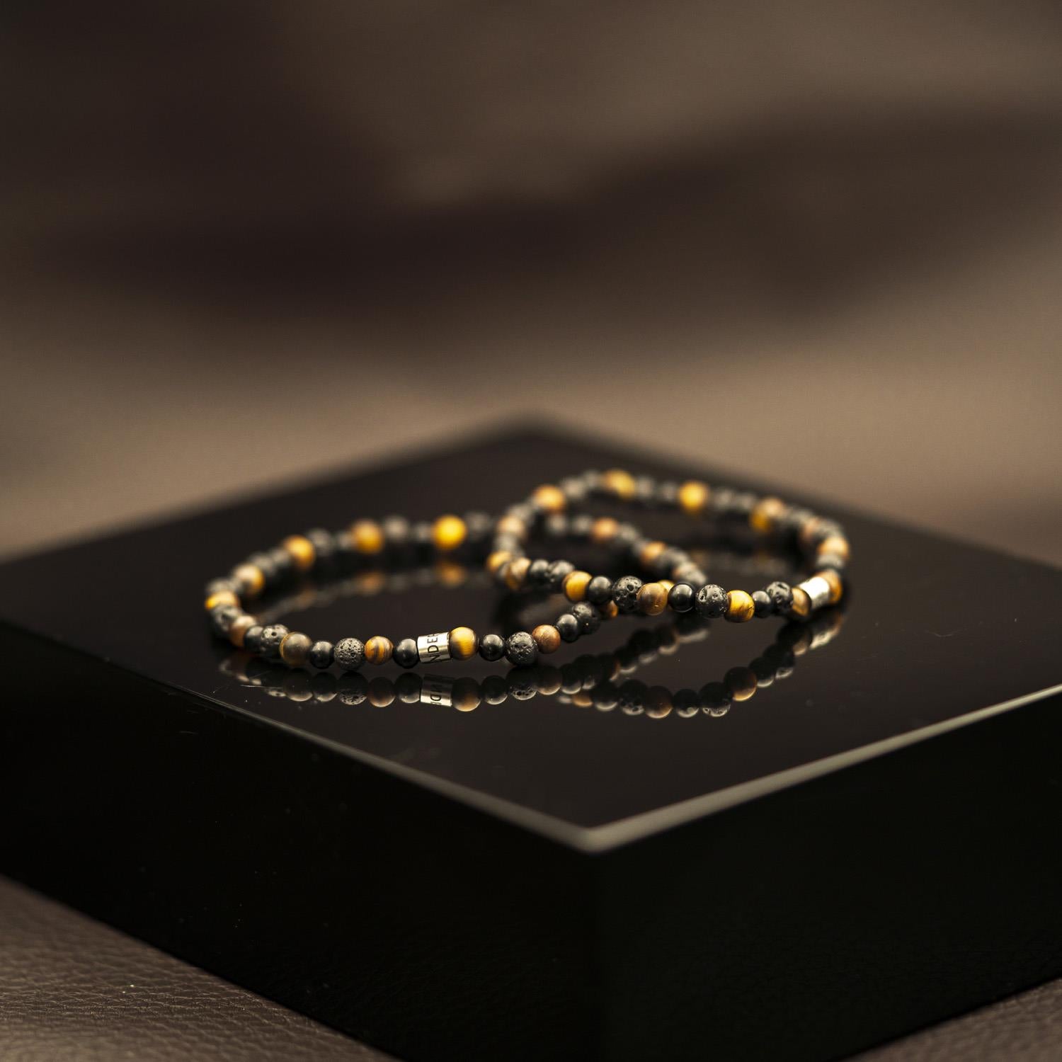 Armbånd i stål med stenperler sort/brun, 20cm