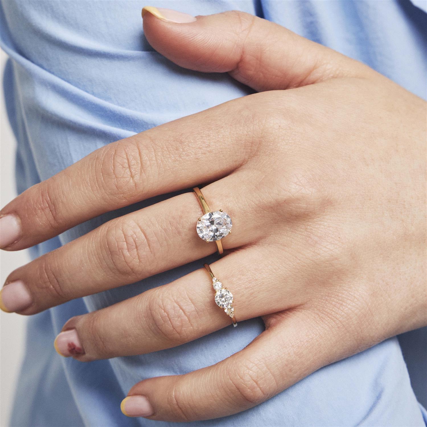 Ring i forgylt sølv med zirkonia