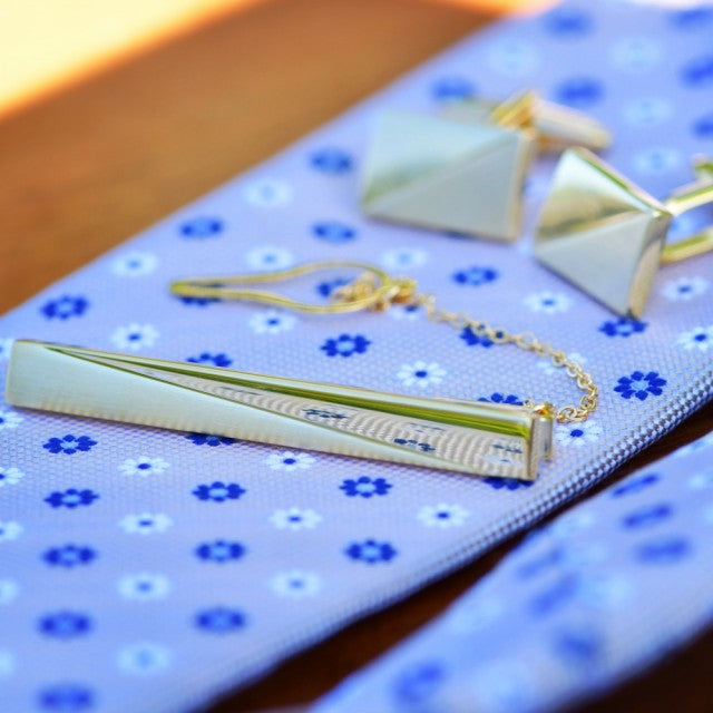 Sett med slipsnål og mansjettknapper, forgylt stål