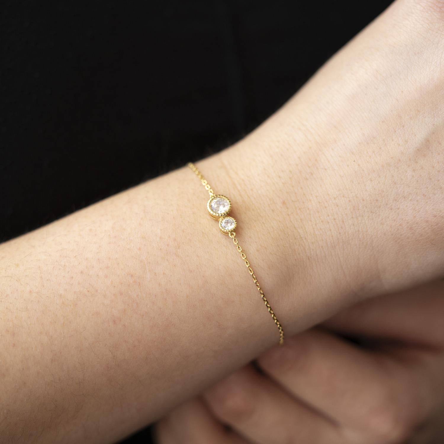 Nora Mørk Armbånd i forgylt sølv med zirkonia