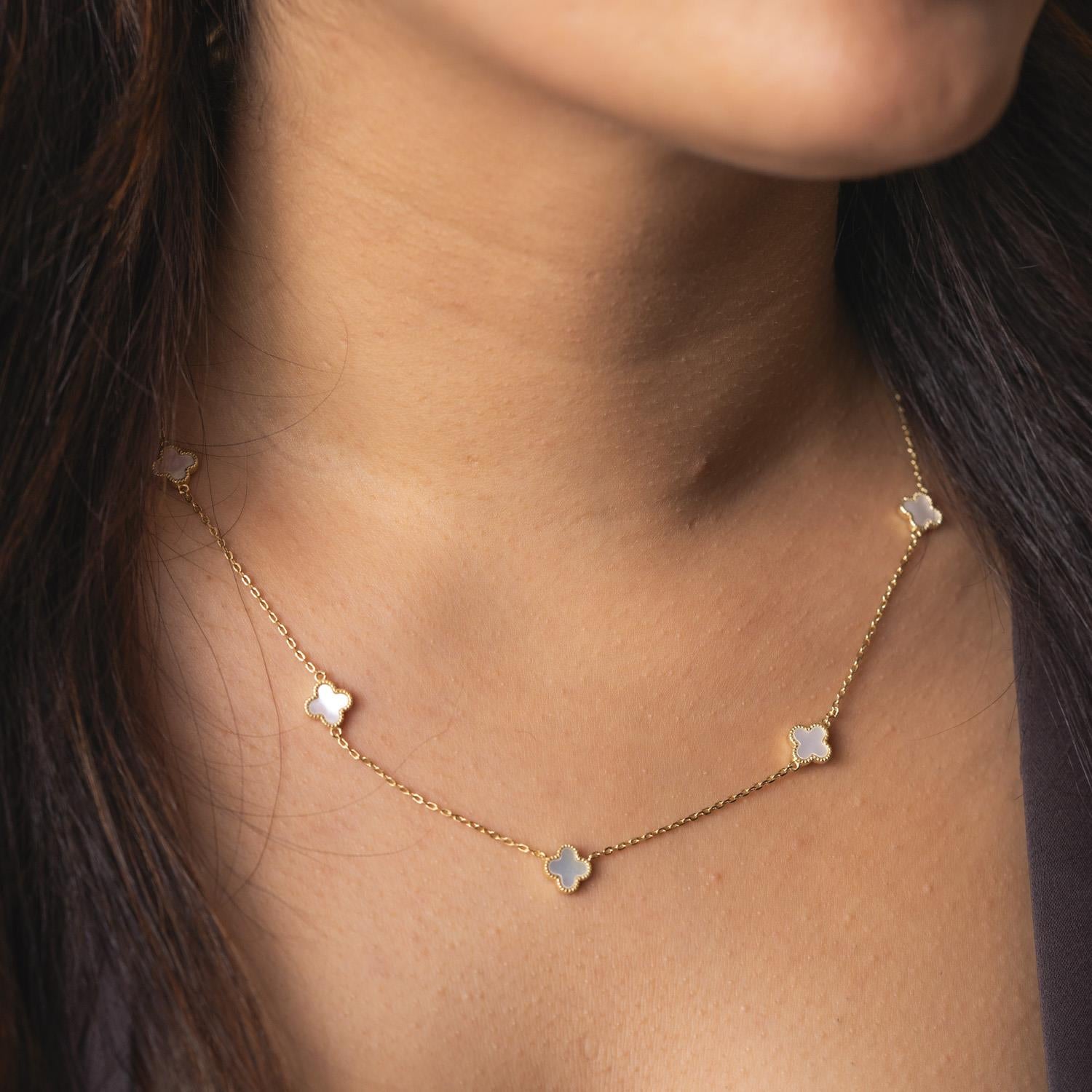 Halskjede i forgylt sølv, Hvit kløver