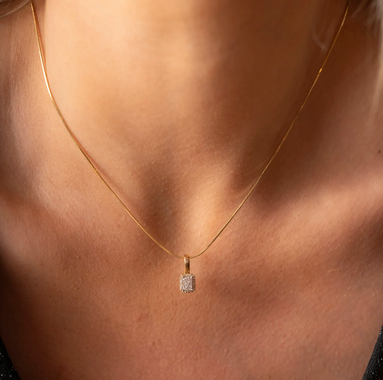 Smykke i gull med diamanter 0,15ct WP