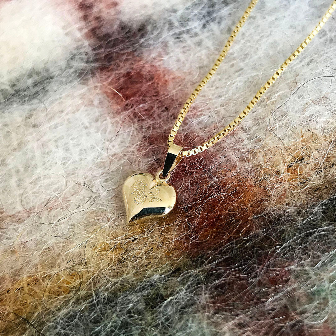 Smykke i gull med dekor 10 mm, hjerte