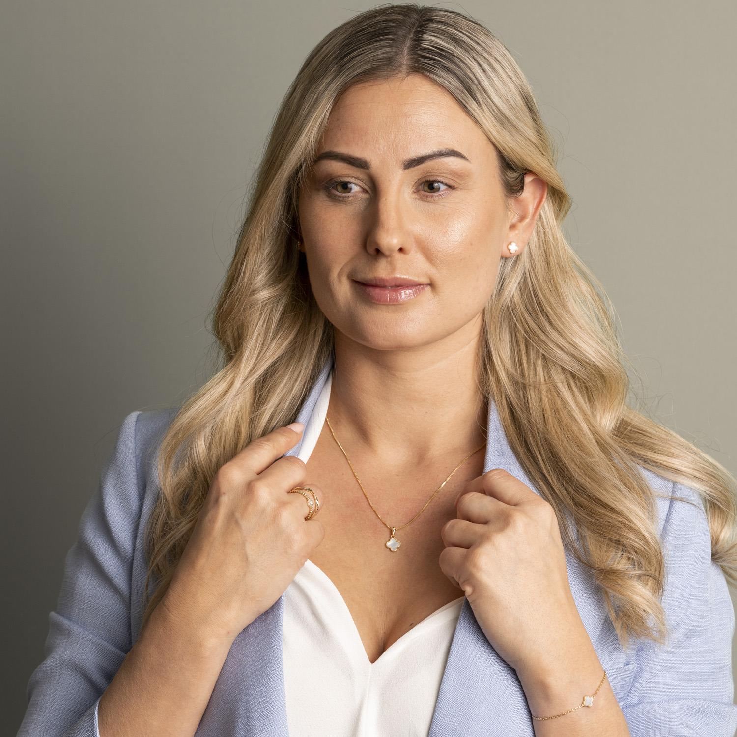 Smykke i forgylt sølv, Hvit kløver