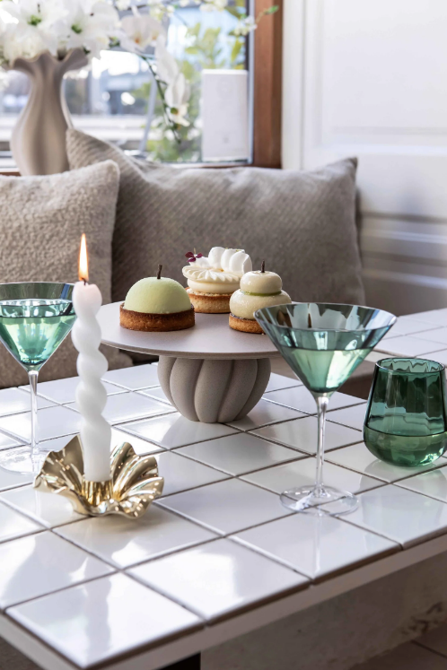 Nellie Kakefat, Sand