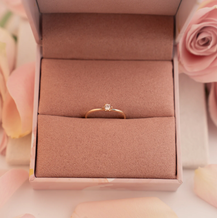 Vida Ring i gull med dia. 0,10ct TWSI