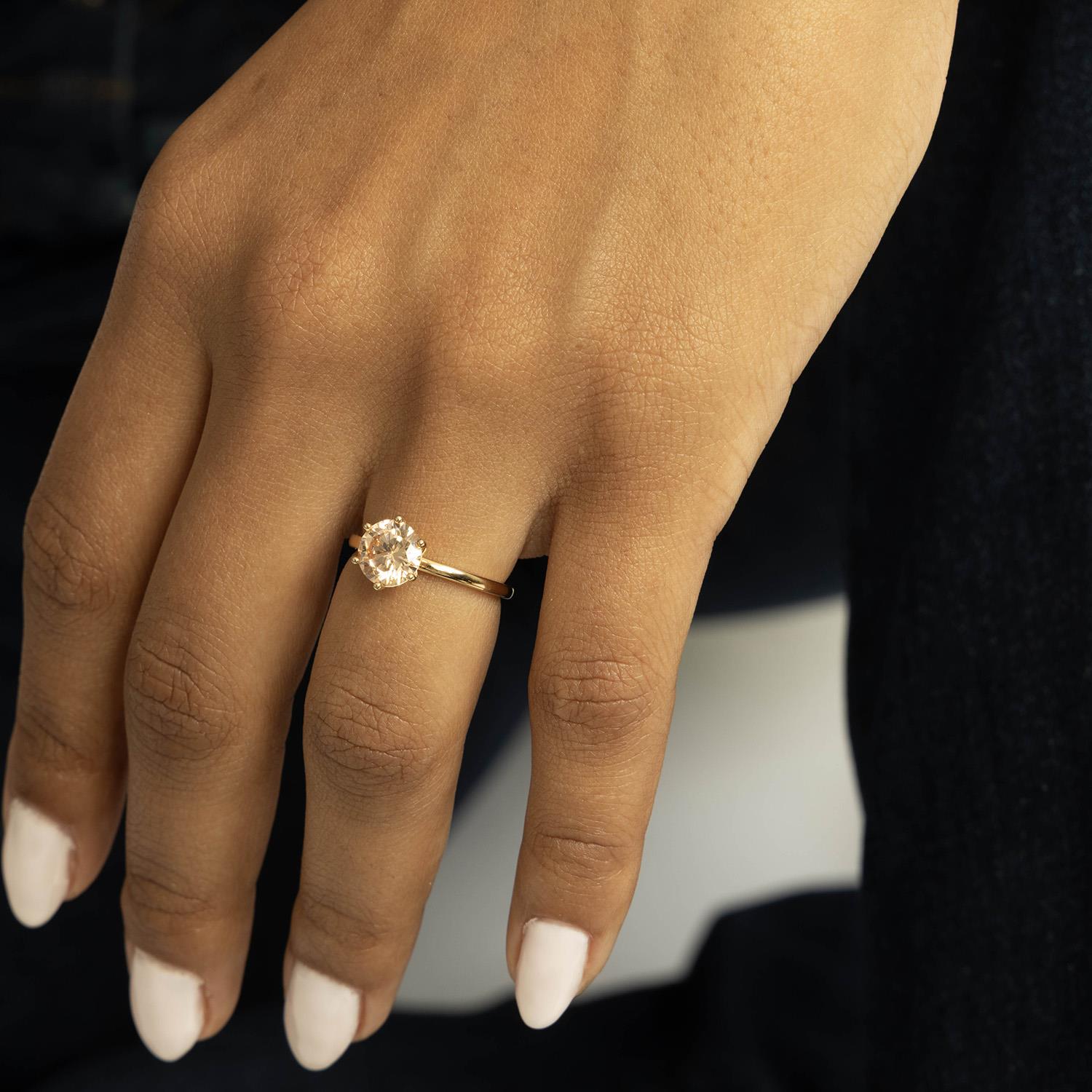 Chloe ring i forgylt sølv med champagnefarget zirkonia