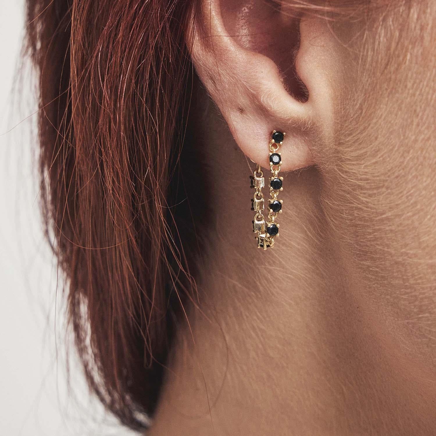 Zela øredobber i sølv med svart zirkonia