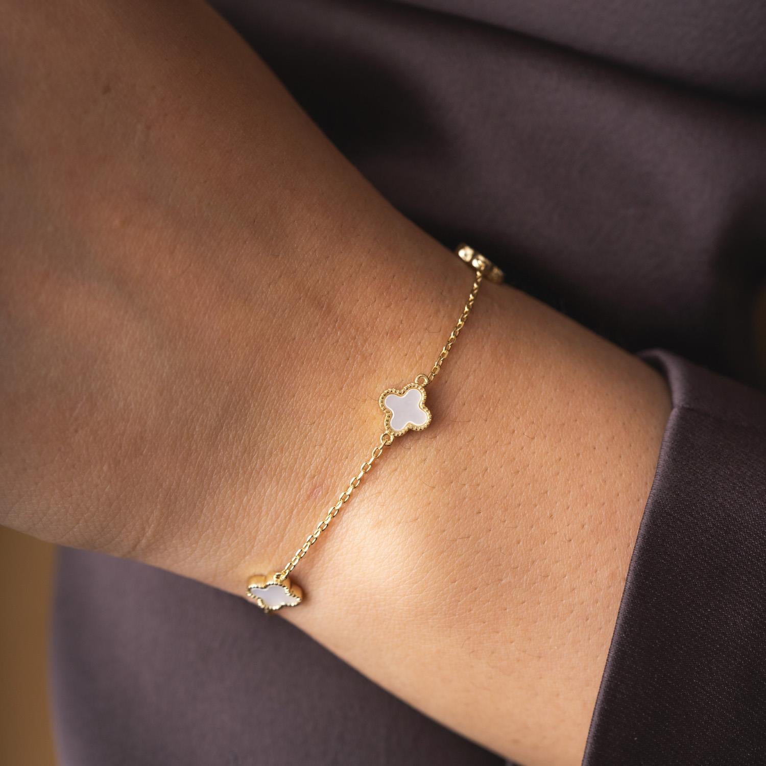 Armbånd i forgylt sølv, Hvit kløver